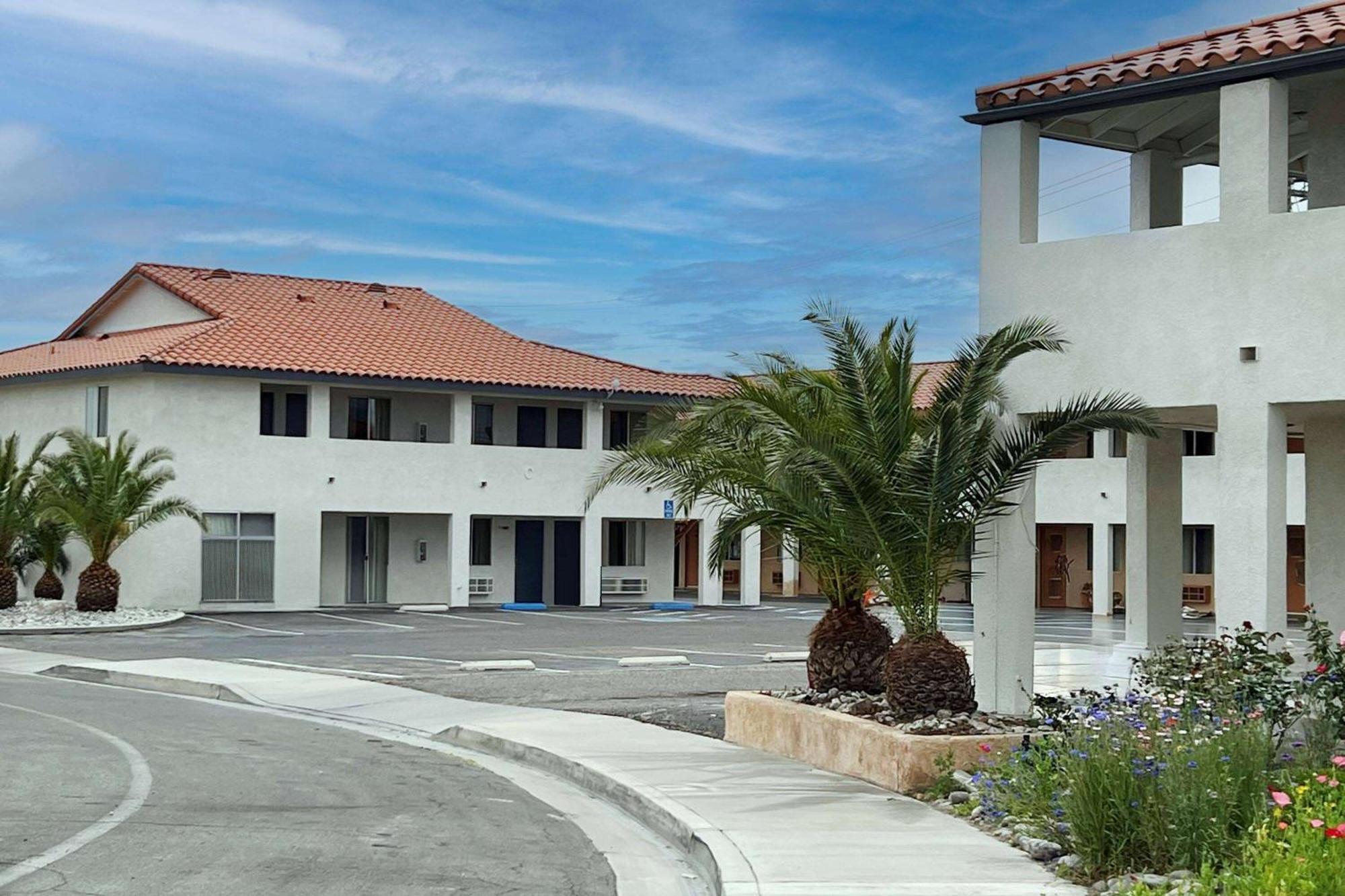 Days Inn By Wyndham Ridgecrest Near China Lake Naval Station Εξωτερικό φωτογραφία