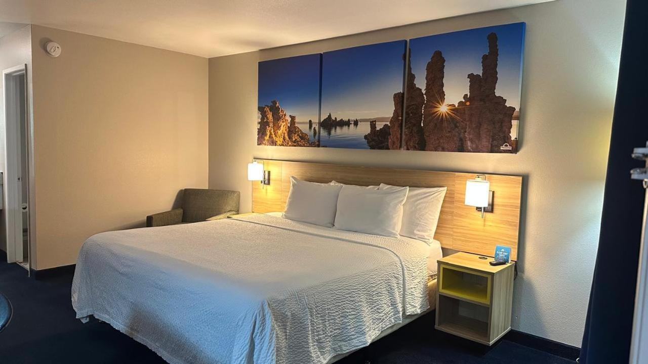 Days Inn By Wyndham Ridgecrest Near China Lake Naval Station Εξωτερικό φωτογραφία
